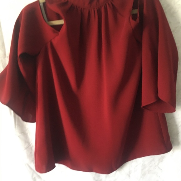 Cold shoulder blouse - Picture 2 of 3